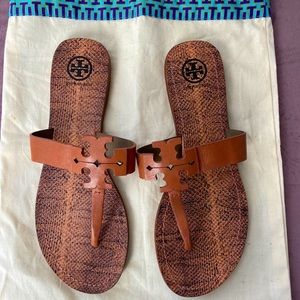 Brand new Tory Burch leather logo sandal size 9